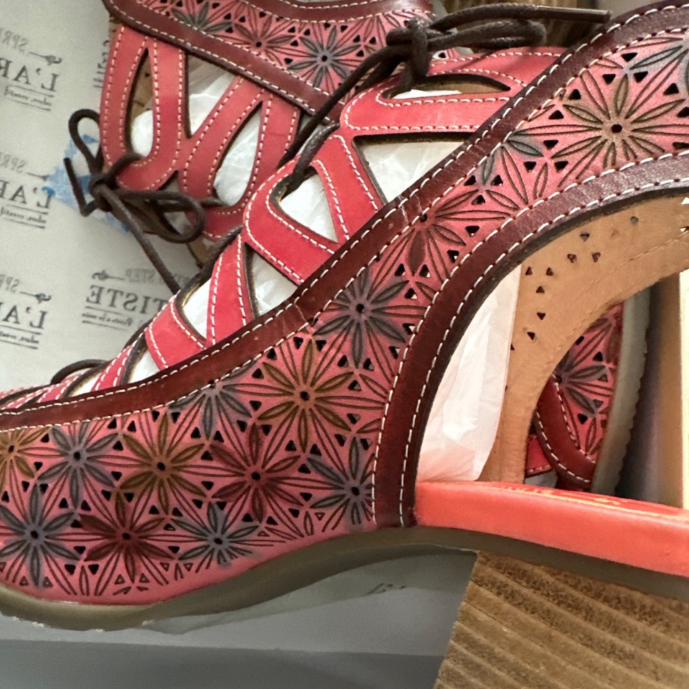 Shoes - Picture 7 of 7